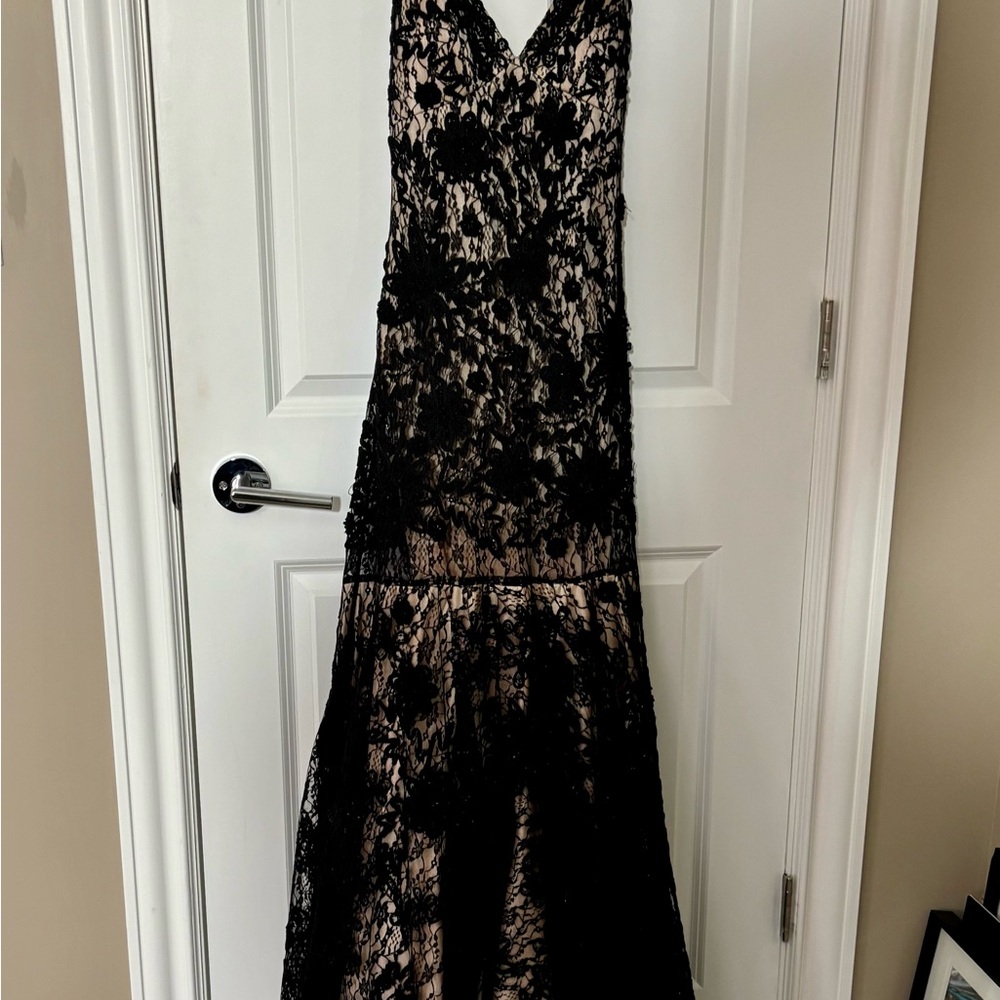 size 2 black lace maxi gown with nude underlay - Picture 5 of 17
